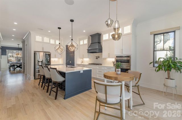 439 Melbourne Court, Charlotte, NC 28209