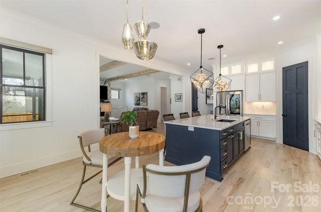 439 Melbourne Court, Charlotte, NC 28209