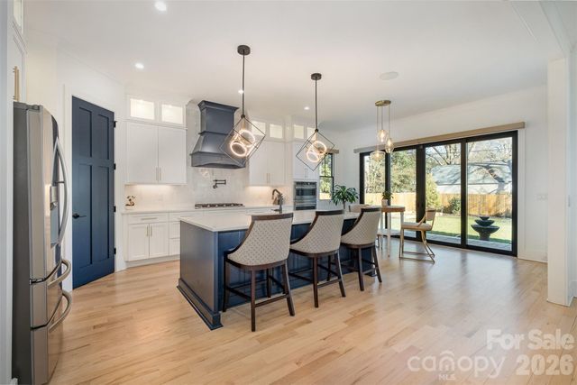 439 Melbourne Court, Charlotte, NC 28209