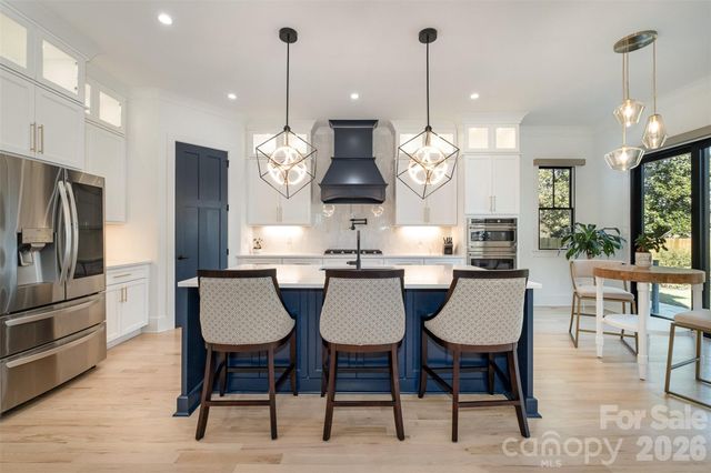 439 Melbourne Court, Charlotte, NC 28209