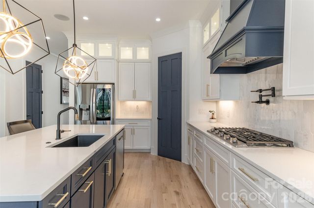439 Melbourne Court, Charlotte, NC 28209