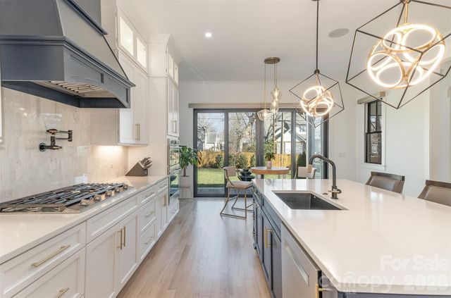 439 Melbourne Court, Charlotte, NC 28209