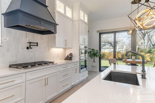 439 Melbourne Court, Charlotte, NC 28209