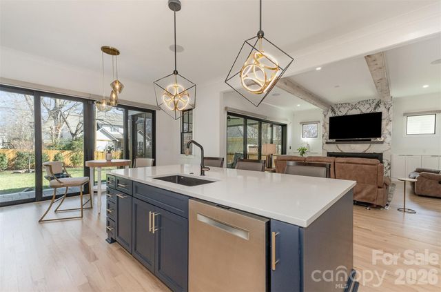 439 Melbourne Court, Charlotte, NC 28209