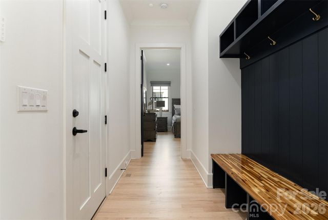 439 Melbourne Court, Charlotte, NC 28209