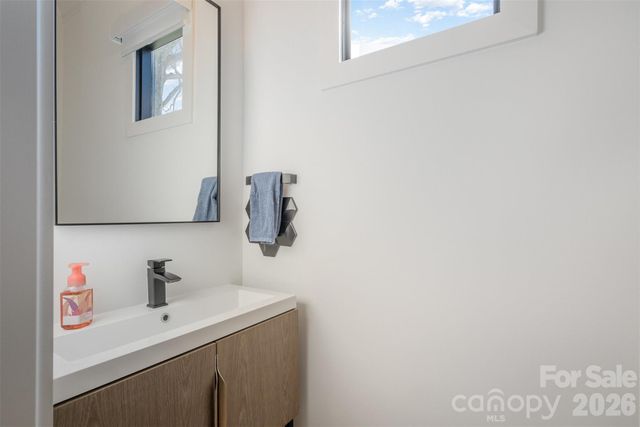 439 Melbourne Court, Charlotte, NC 28209