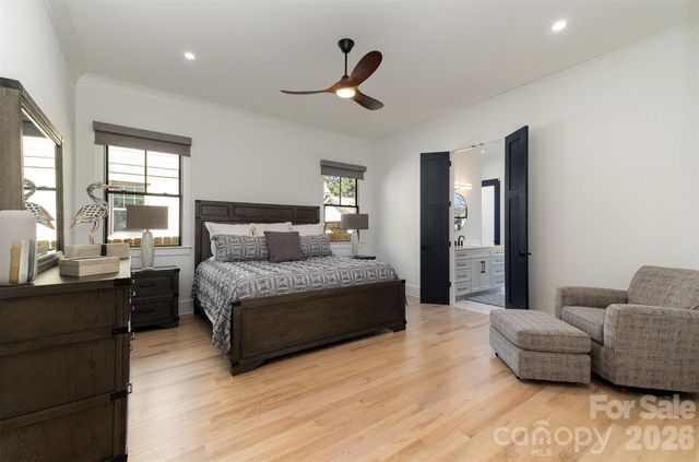439 Melbourne Court, Charlotte, NC 28209
