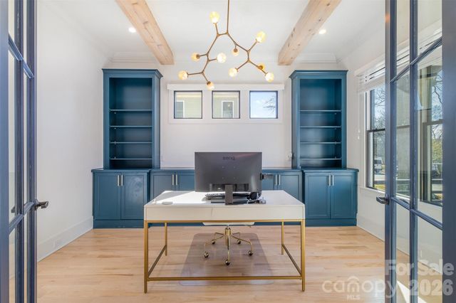 439 Melbourne Court, Charlotte, NC 28209