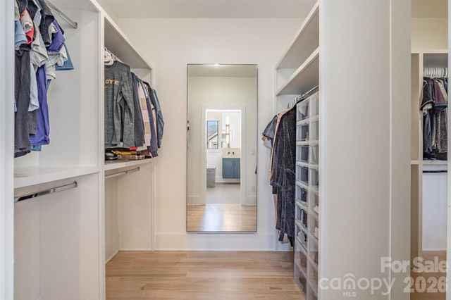 439 Melbourne Court, Charlotte, NC 28209