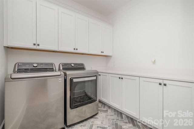 439 Melbourne Court, Charlotte, NC 28209