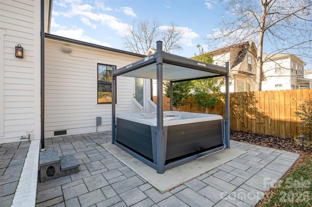 439 Melbourne Court, Charlotte, NC 28209