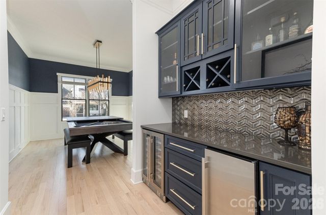 439 Melbourne Court, Charlotte, NC 28209