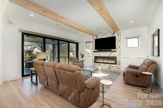 439 Melbourne Court, Charlotte, NC 28209
