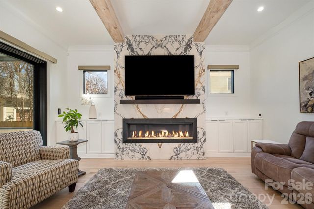 439 Melbourne Court, Charlotte, NC 28209