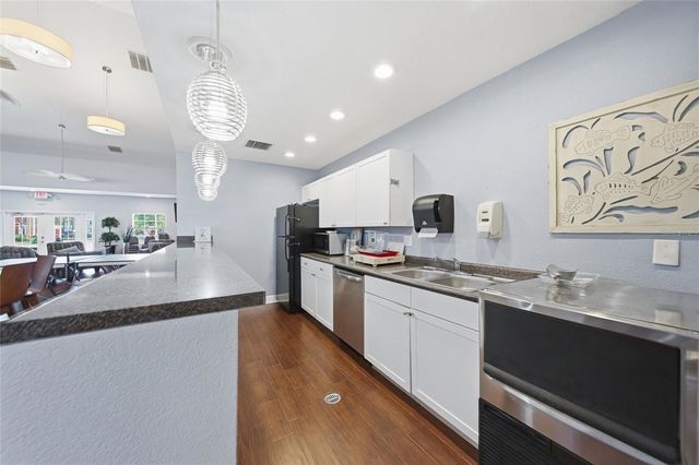 220 POMPANO DRIVE SE D, St Petersburg, FL 33705