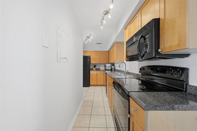 220 POMPANO DRIVE SE D, St Petersburg, FL 33705