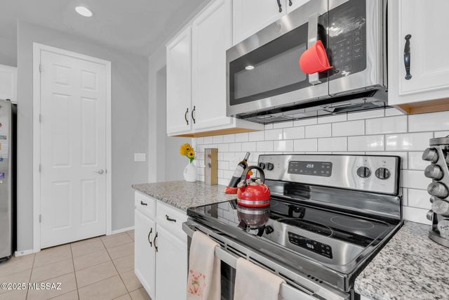 6556 E Via Arroyo Azul, Tucson, AZ 85756