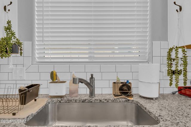 6556 E Via Arroyo Azul, Tucson, AZ 85756