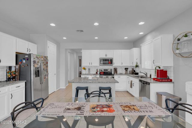 6556 E Via Arroyo Azul, Tucson, AZ 85756