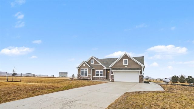 17110 Country Drive, Manchester, MI 48158