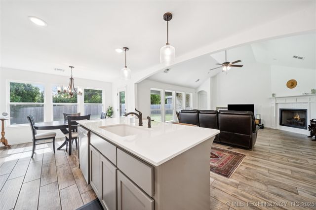 3618 S 12th Place, Broken Arrow, OK 74011