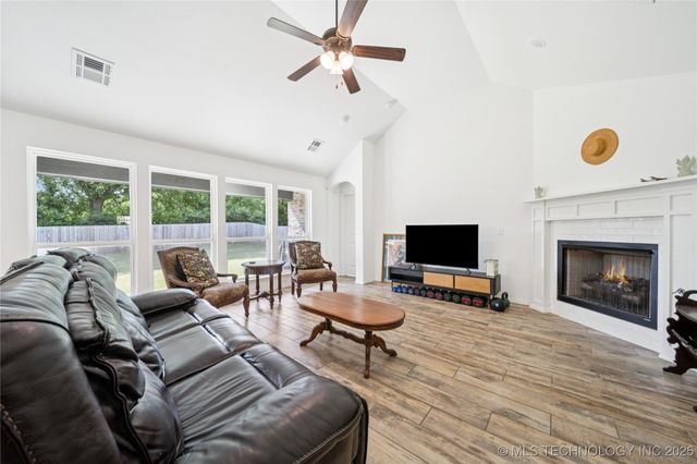 3618 S 12th Place, Broken Arrow, OK 74011