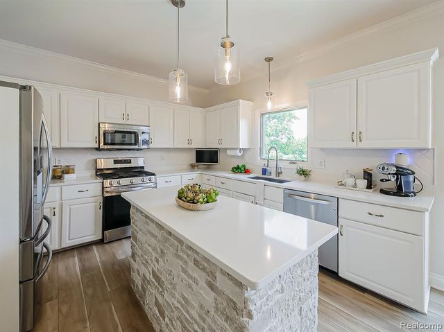 13340 Andover Drive, Plymouth, MI 48170