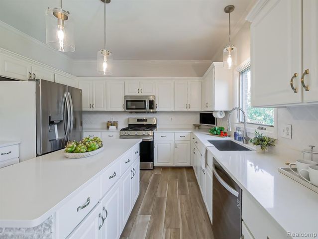 13340 Andover Drive, Plymouth, MI 48170