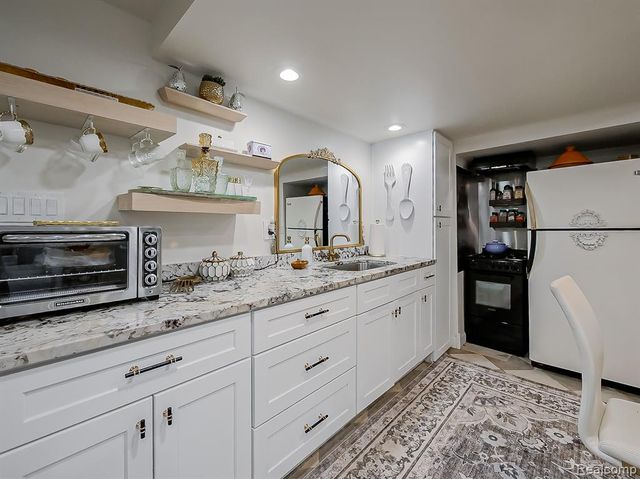 13340 Andover Drive, Plymouth, MI 48170