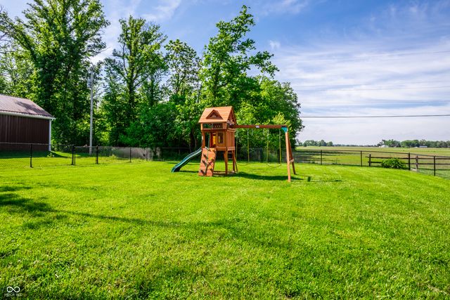 129 W Hickory Drive, Greenfield, IN 46140
