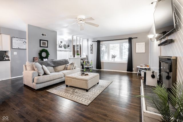 129 W Hickory Drive, Greenfield, IN 46140