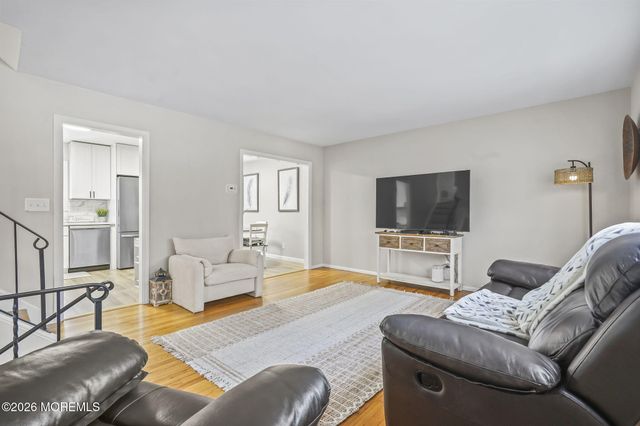 520 East Road, Belford, NJ 07718