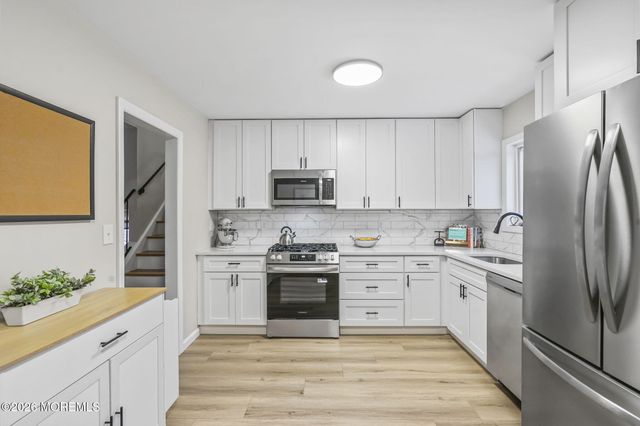 520 East Road, Belford, NJ 07718