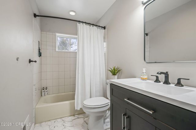 520 East Road, Belford, NJ 07718