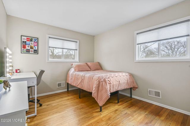 520 East Road, Belford, NJ 07718