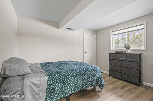 520 East Road, Belford, NJ 07718