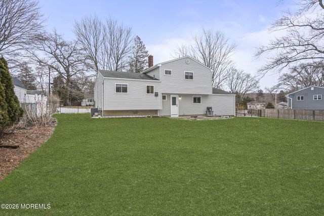 520 East Road, Belford, NJ 07718