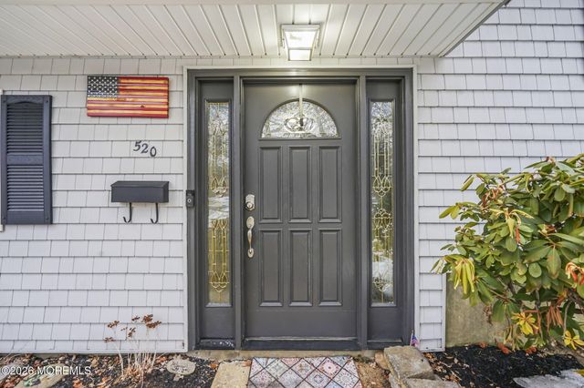 520 East Road, Belford, NJ 07718