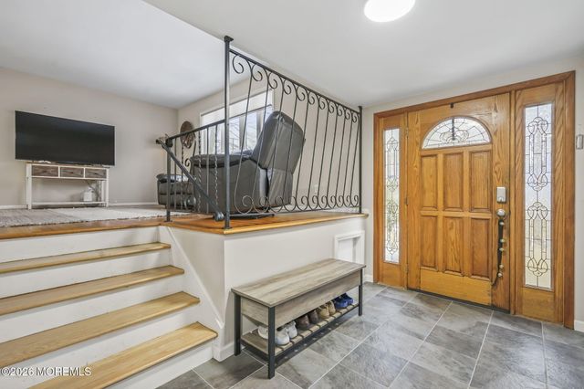 520 East Road, Belford, NJ 07718