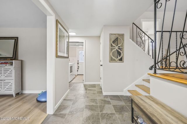 520 East Road, Belford, NJ 07718