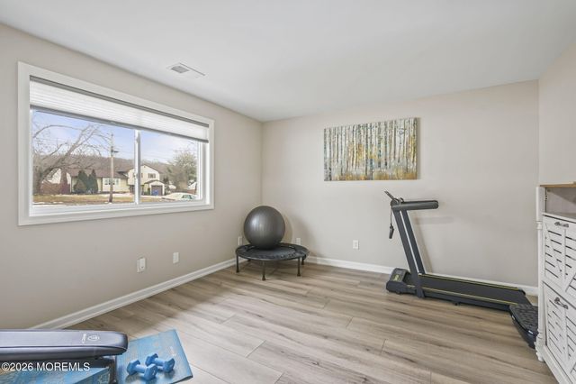 520 East Road, Belford, NJ 07718