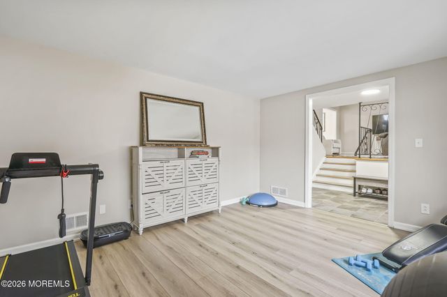 520 East Road, Belford, NJ 07718