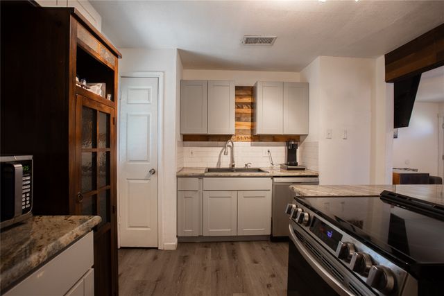 2120 N Riverside Drive, Fort Worth, TX 76111