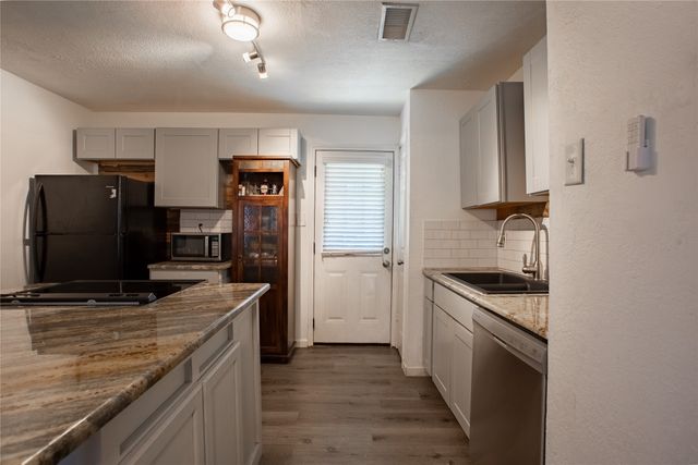 2120 N Riverside Drive, Fort Worth, TX 76111