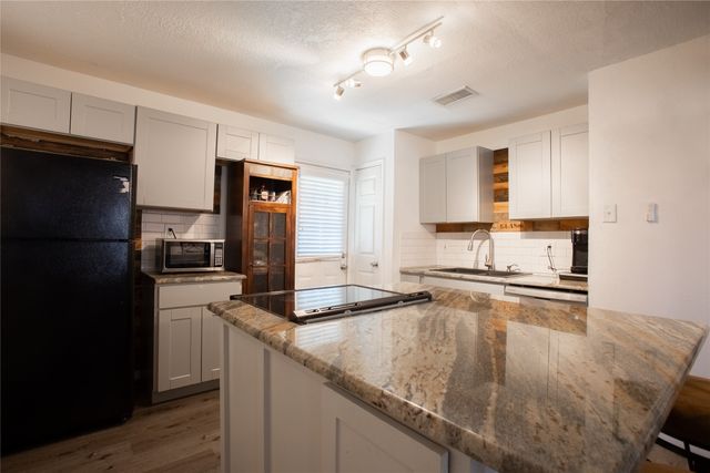2120 N Riverside Drive, Fort Worth, TX 76111