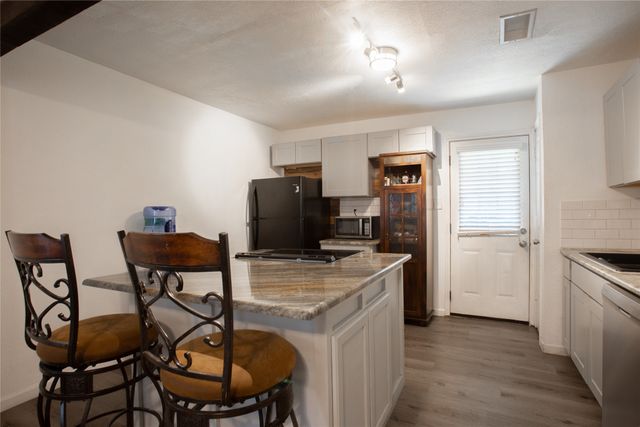 2120 N Riverside Drive, Fort Worth, TX 76111