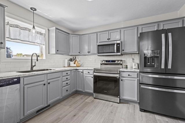 268 FORT DRIVE, Neenah, WI 54956