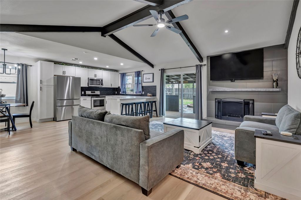 524 NW Ann Lois Lane, Burleson, TX 76028