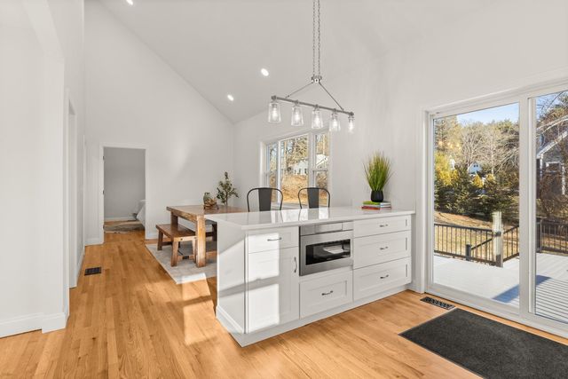 26 Moffat Street, Portsmouth, NH 03801