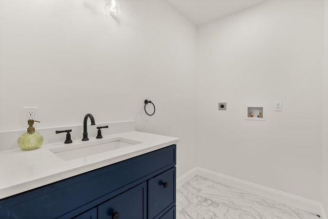 26 Moffat Street, Portsmouth, NH 03801